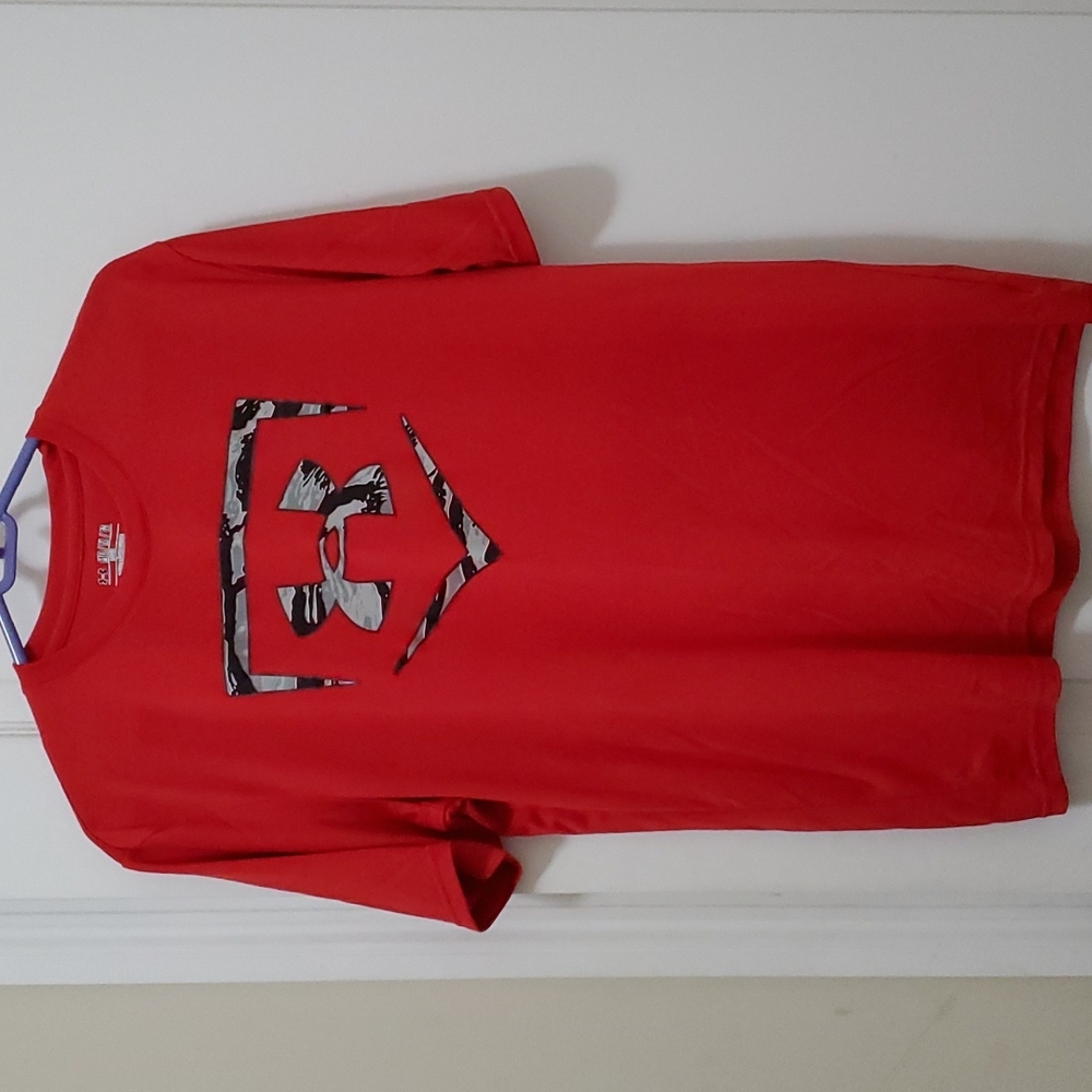 UNDER ARMOUR Red Short Sleeve T-Shirt Size Medium